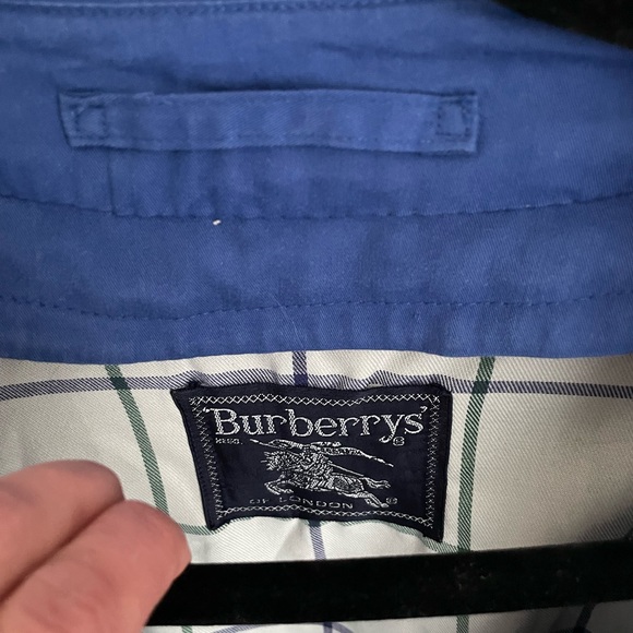 Vintage blue Burberry trench coat - Picture 3 of 7